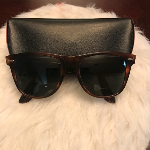 classic 1980s ray ban wayfarer ii vintage sunglasses classic 1980s ray ban wayfarer ii vintage sunglasses